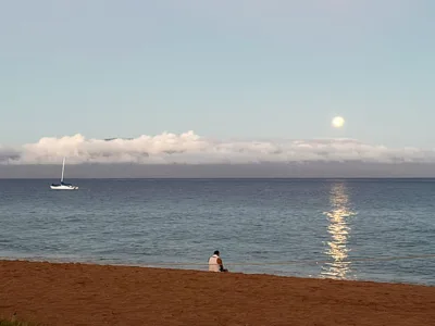 Photo of the Day: Moon over Lana‘i
